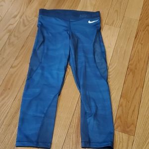 Nike Pro Hypercool Small capri worn once /#192